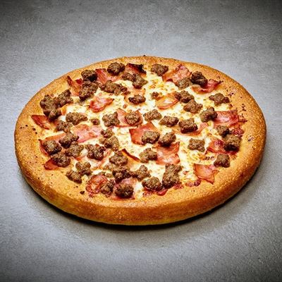 Pizza Bacon BBQ. En pizza med BBQ-s&#229;s, bacon, r&#246;dl&#246;k, beef och mozzarella (utan tomats&#229;s).