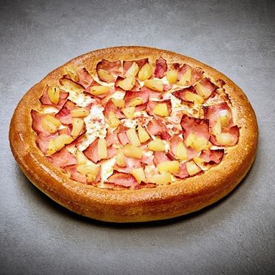 Hawaii. En pizza med tomats&#229;s, skinka, ananas och mozzarella.